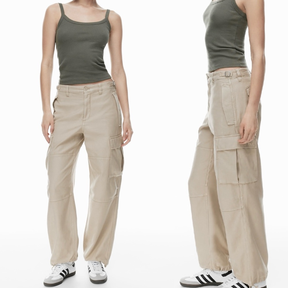 Aritzia TNA Supply Cargo Pants Ivory Cream Size 2 Pockets